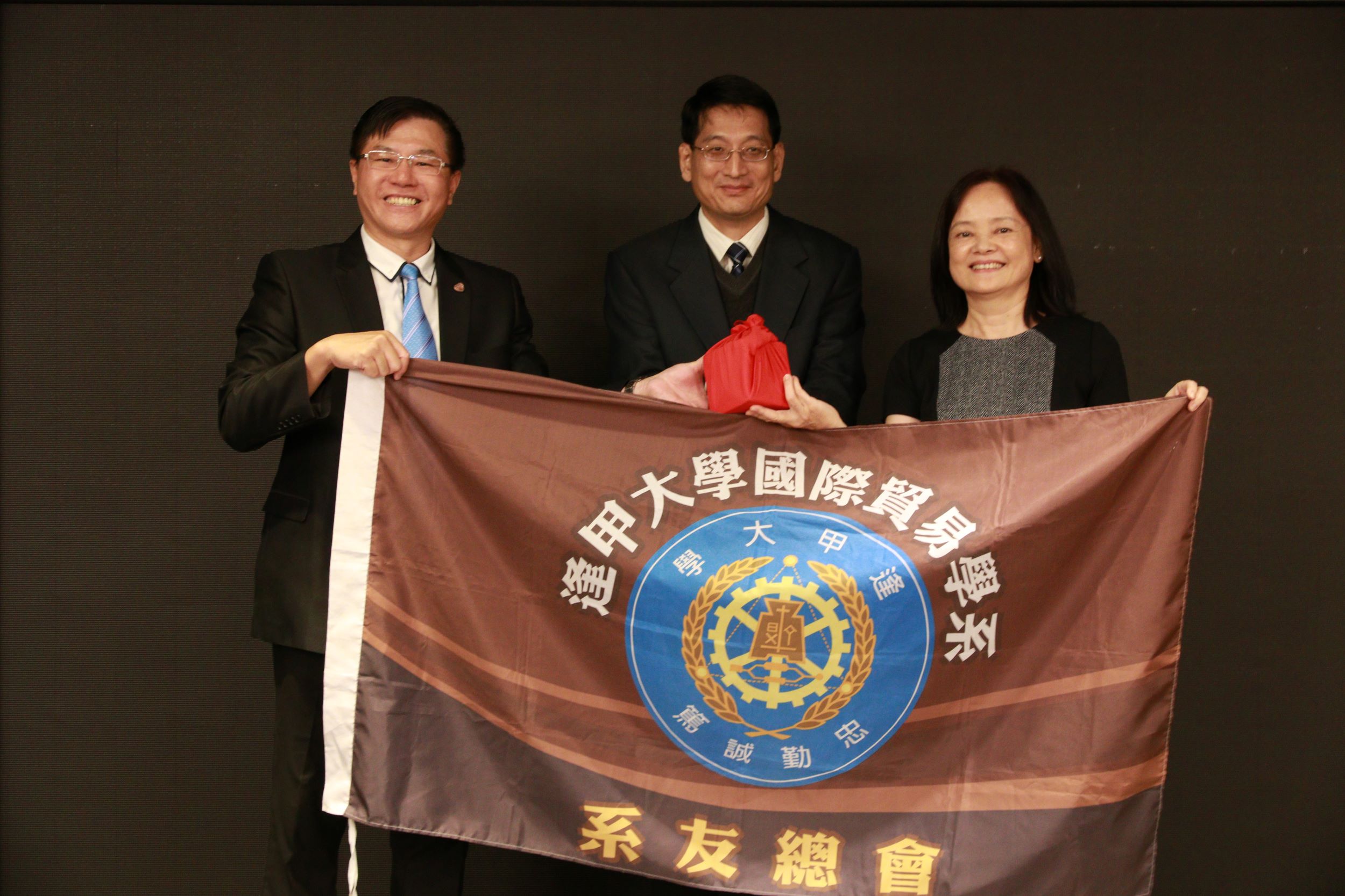 北區國貿系友會 任重道遠 再創新局 第14屆會長交接感言