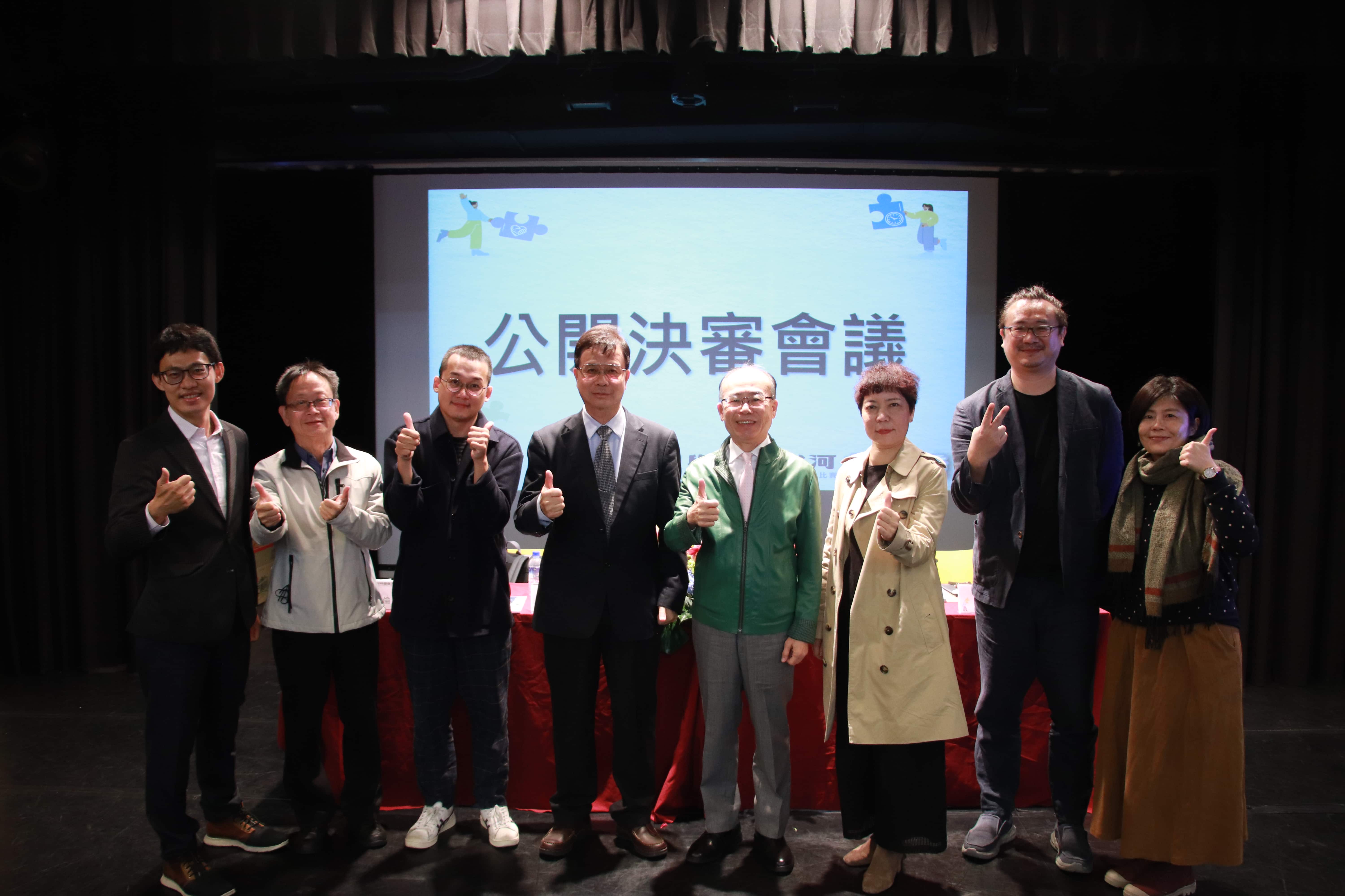 闖出框架的逢甲人  第六屆逢甲人物故事徵文／影像競賽紀錄校友打拼的軌跡 